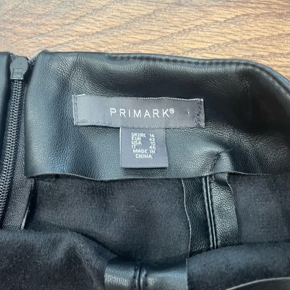 Black leather skirt, size 10, zip up. - Picture 3 of 3